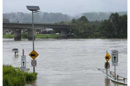 澳大利亞新南威爾士州強降雨引發(fā)洪水 18000人被疏散