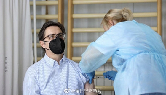 北馬其頓總統(tǒng)接種中國(guó)新冠疫苗