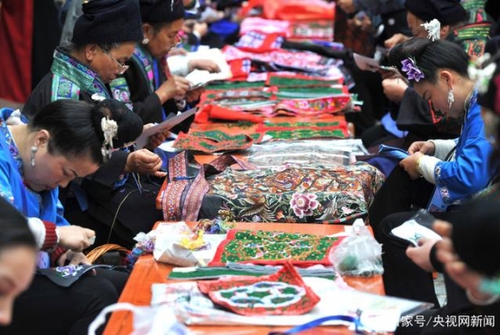 央視網(wǎng)評(píng)丨發(fā)展更多特色產(chǎn)業(yè)，靠創(chuàng)新實(shí)現(xiàn)更好發(fā)展