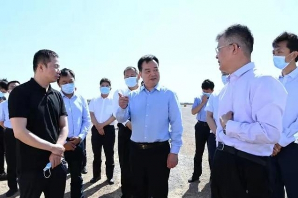 王君正在兵團準(zhǔn)東產(chǎn)業(yè)園區(qū)調(diào)研