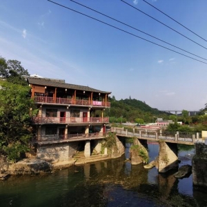 貴安新區(qū)：“黨建+”引領(lǐng) 因地制宜選準(zhǔn)優(yōu)勢(shì)強(qiáng)產(chǎn)業(yè)