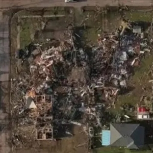 美國多州遭龍卷風(fēng)襲擊 致至少32人死亡