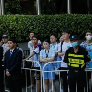 酒店門口苦等偶像，社交媒體沖上熱搜，中國球迷有多愛梅西？