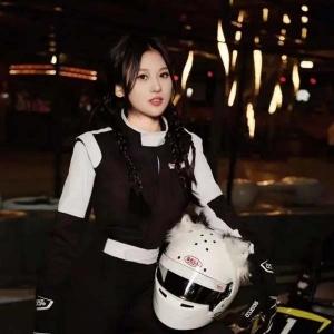 巴黎名媛舞會(huì)王室云集 中國(guó)女孩趙若熙Roxie Zhao閃耀東方