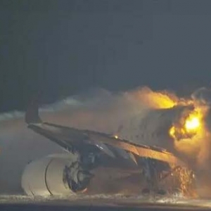 通話記錄公布 撞機發(fā)生前機場空管未允許日本海上保安廳飛機進入跑道