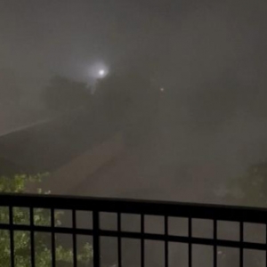 美國多地遭遇極端天氣 得州超100萬用戶斷電