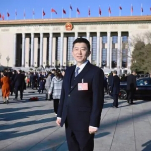 揚(yáng)子江藥業(yè)徐浩宇代表：以創(chuàng)新為引擎，驅(qū)動大健康產(chǎn)業(yè)高質(zhì)量發(fā)展