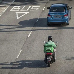 新加坡通過《平臺(tái)工人法案》：外賣員、網(wǎng)約車司機(jī)等與企業(yè)員工享同等公積金社保