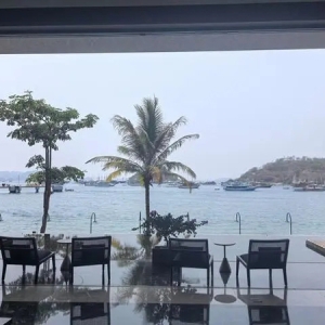印尼火山連續(xù)劇烈噴發(fā)，中國游客被困4天后“逃出”科莫多島
