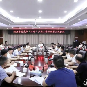 曾超群：堅定不移推動婁底產(chǎn)業(yè)轉(zhuǎn)型升級邁上新臺階